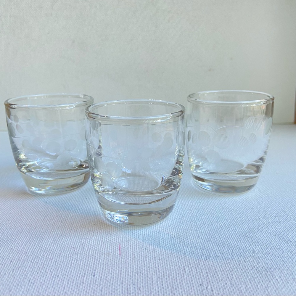 Etched shot glasses vines and berries set of three in clear glass 2 oz